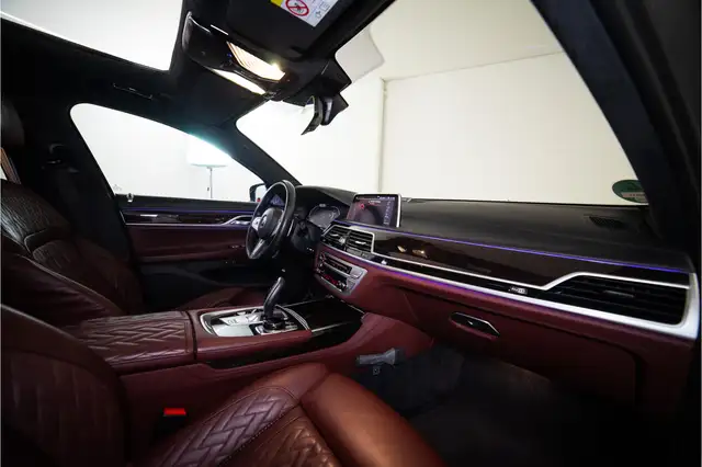 BMW 7 Series view 28