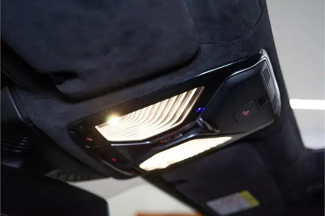 BMW 7 Series view 24