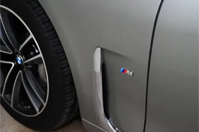 BMW 7 Series view 16