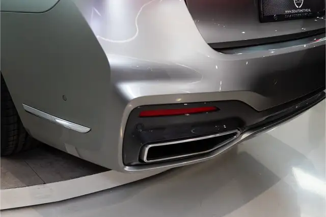 BMW 7 Series view 20