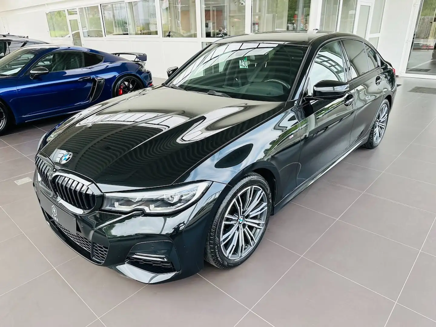 BMW 318 iA *** GARANTIE + PACK M + COCKPIT + LED + GPS *** Negro - 2