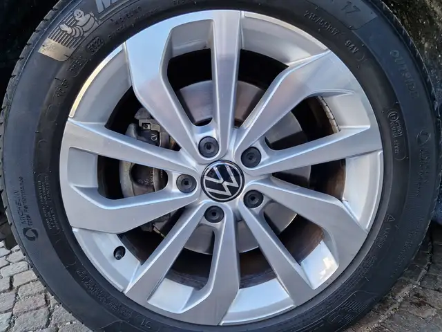 Volkswagen T-Roc view 7
