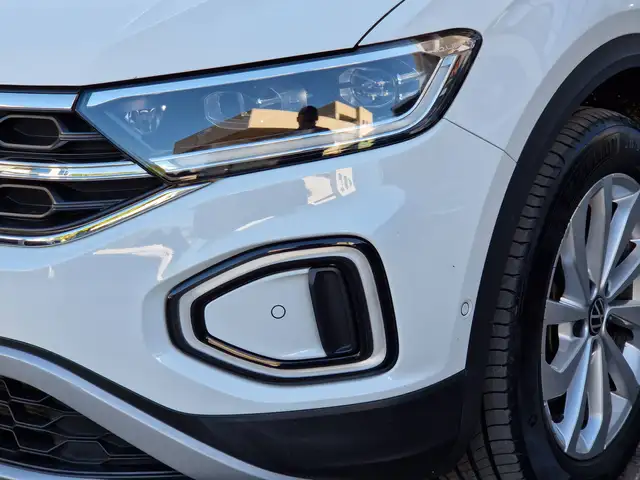 Volkswagen T-Roc view 6