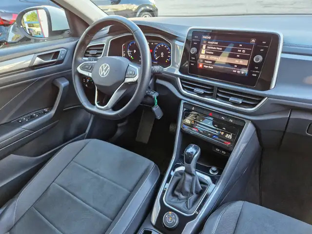 Volkswagen T-Roc view 8