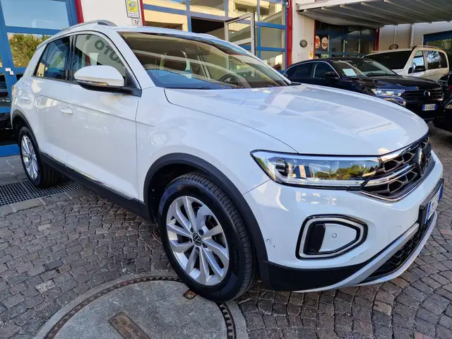 Volkswagen T-Roc view 2