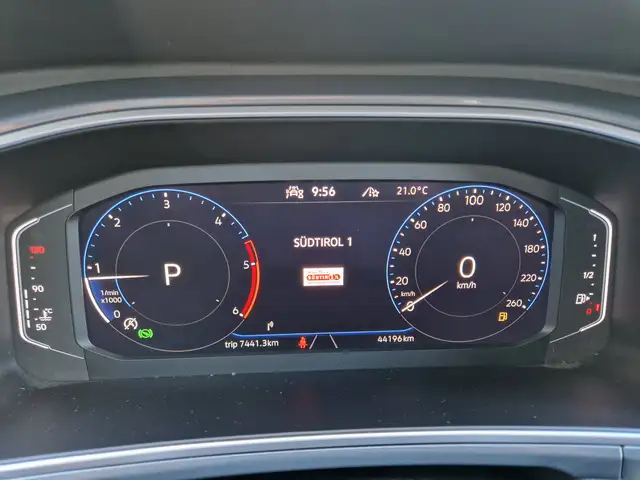 Volkswagen T-Roc view 13