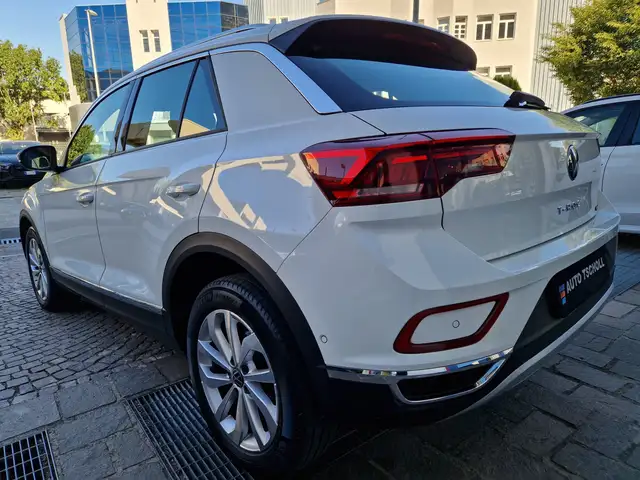 Volkswagen T-Roc view 4