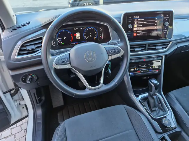 Volkswagen T-Roc view 10
