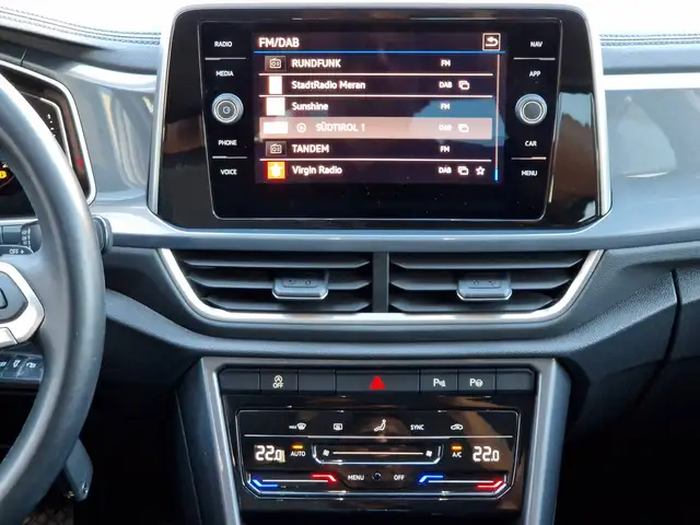 Volkswagen T-Roc view 14
