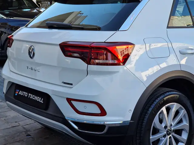 Volkswagen T-Roc view 5