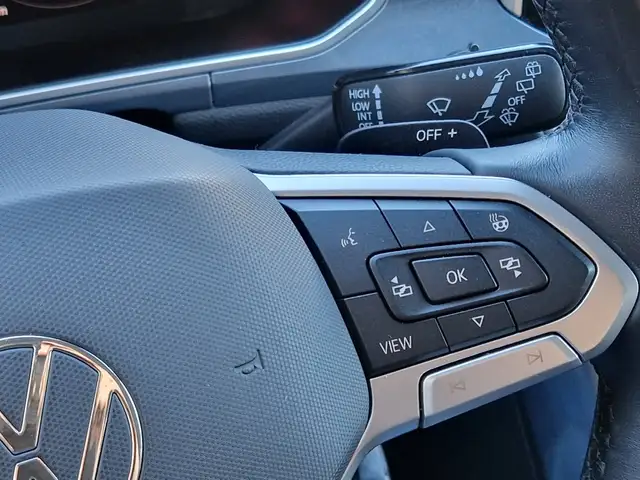 Volkswagen T-Roc view 12