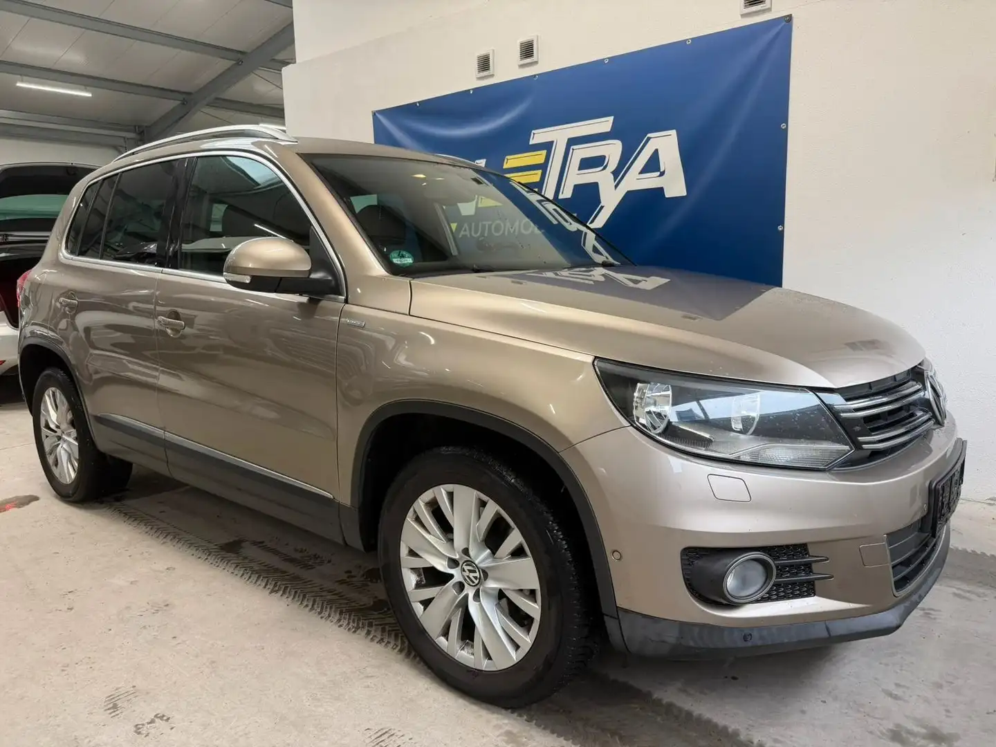 Volkswagen Tiguan Life BMT 4Motion*NAVI* Beige - 2