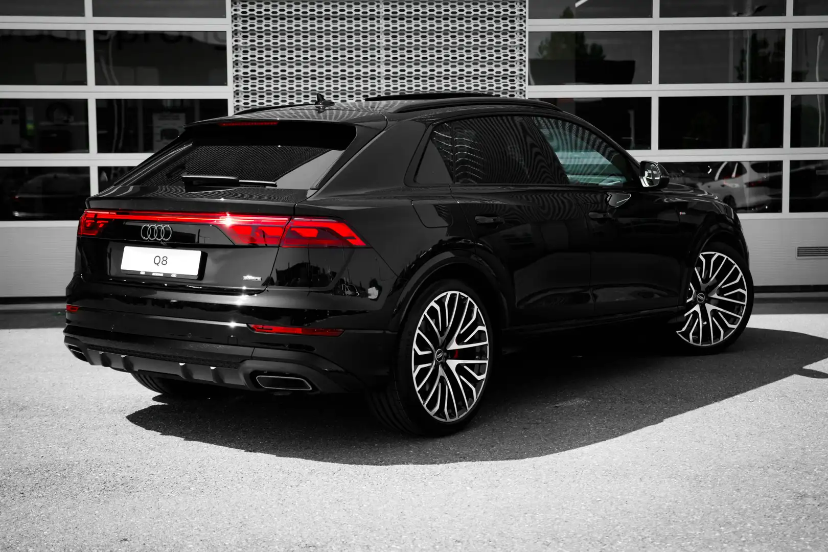 Audi Q8 60 TFSI e quattro Pro Line S Competition | Panoram Zwart - 2