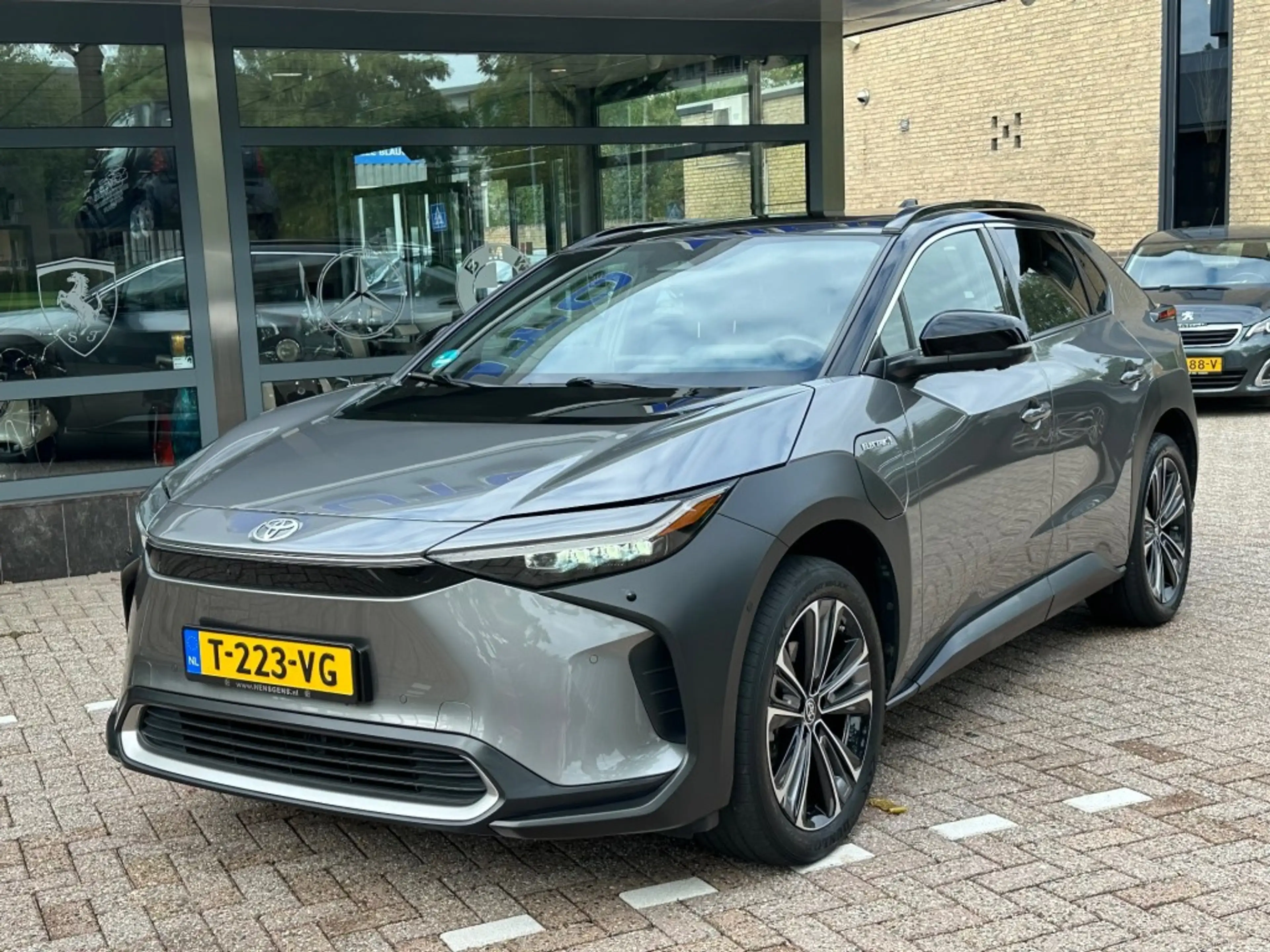 Toyota bZ4X Premium 4WD 71 KWH Glazen dak Leder JBL Stoelverw. — photo 2