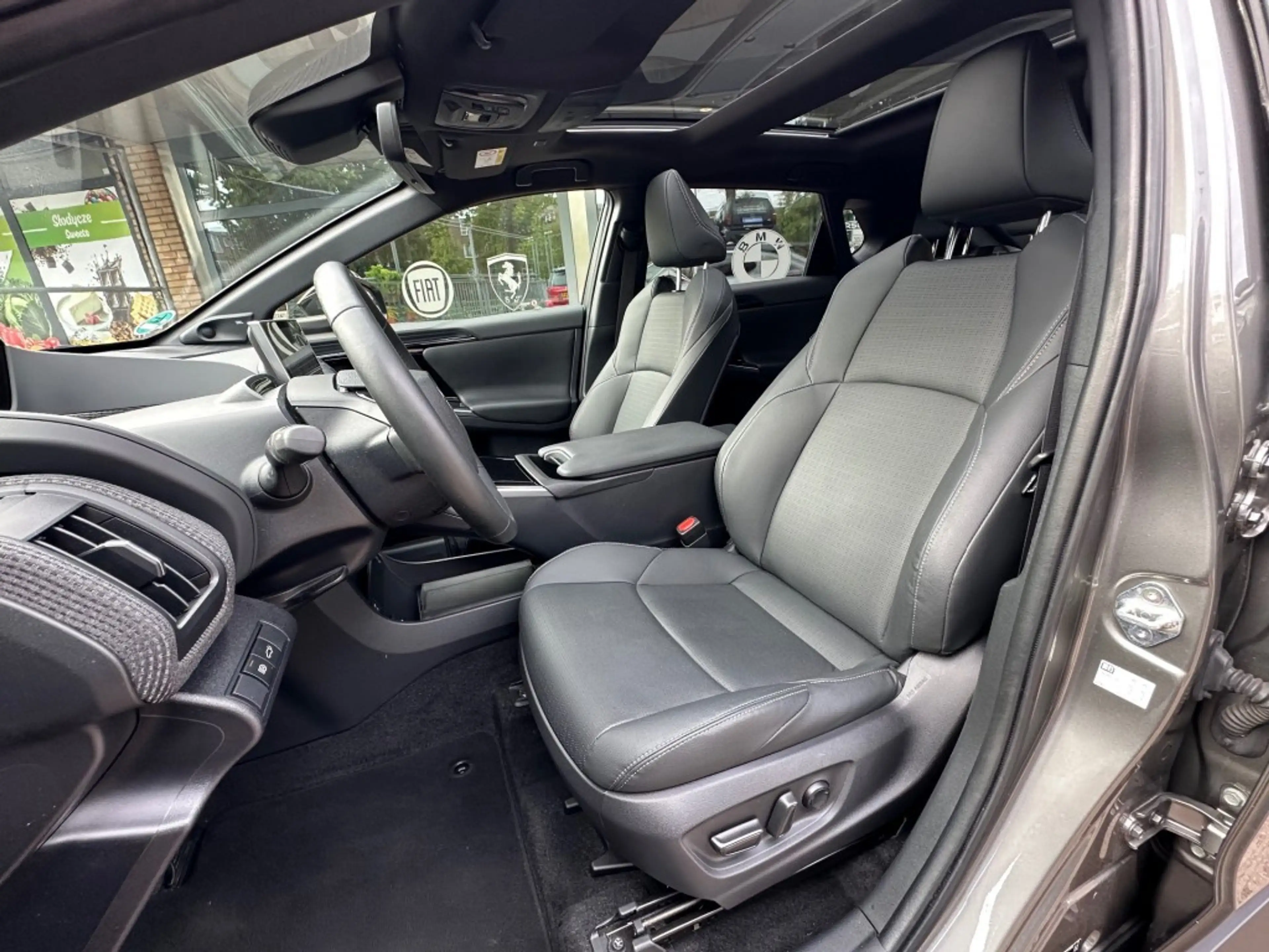 Toyota bZ4X Premium 4WD 71 KWH Glazen dak Leder JBL Stoelverw. — photo 12