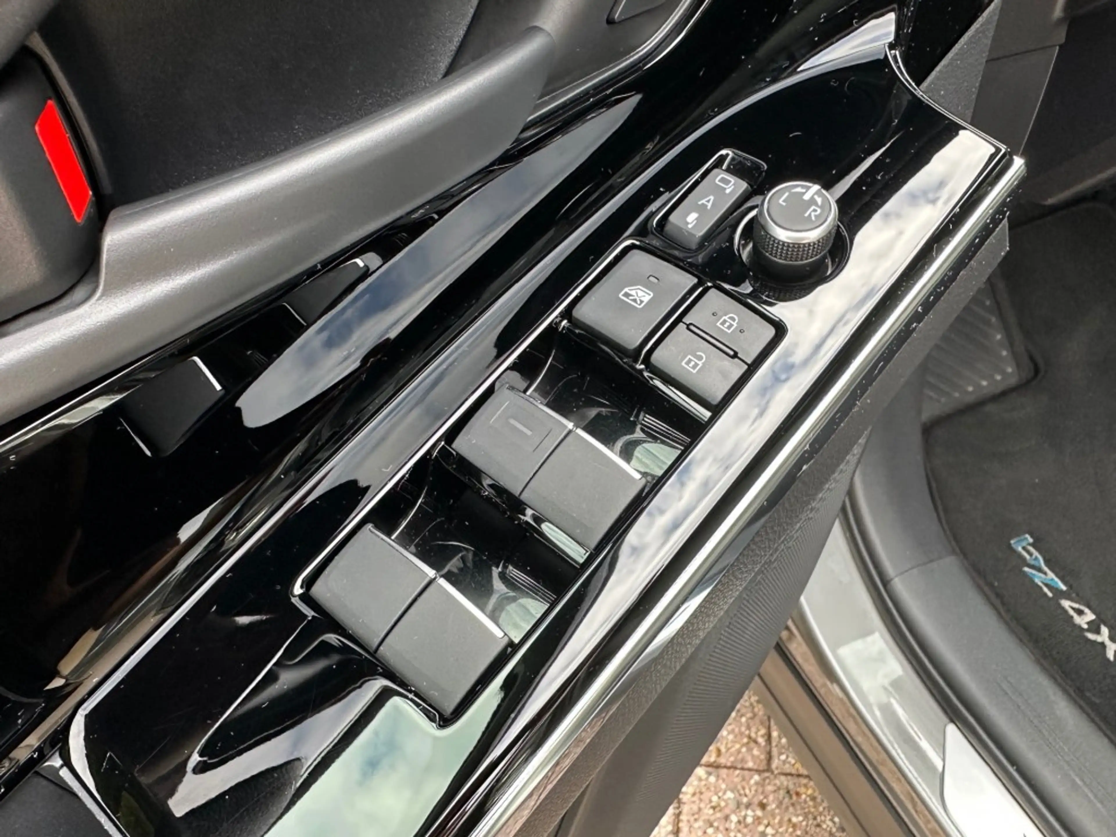 Toyota bZ4X Premium 4WD 71 KWH Glazen dak Leder JBL Stoelverw. — photo 24