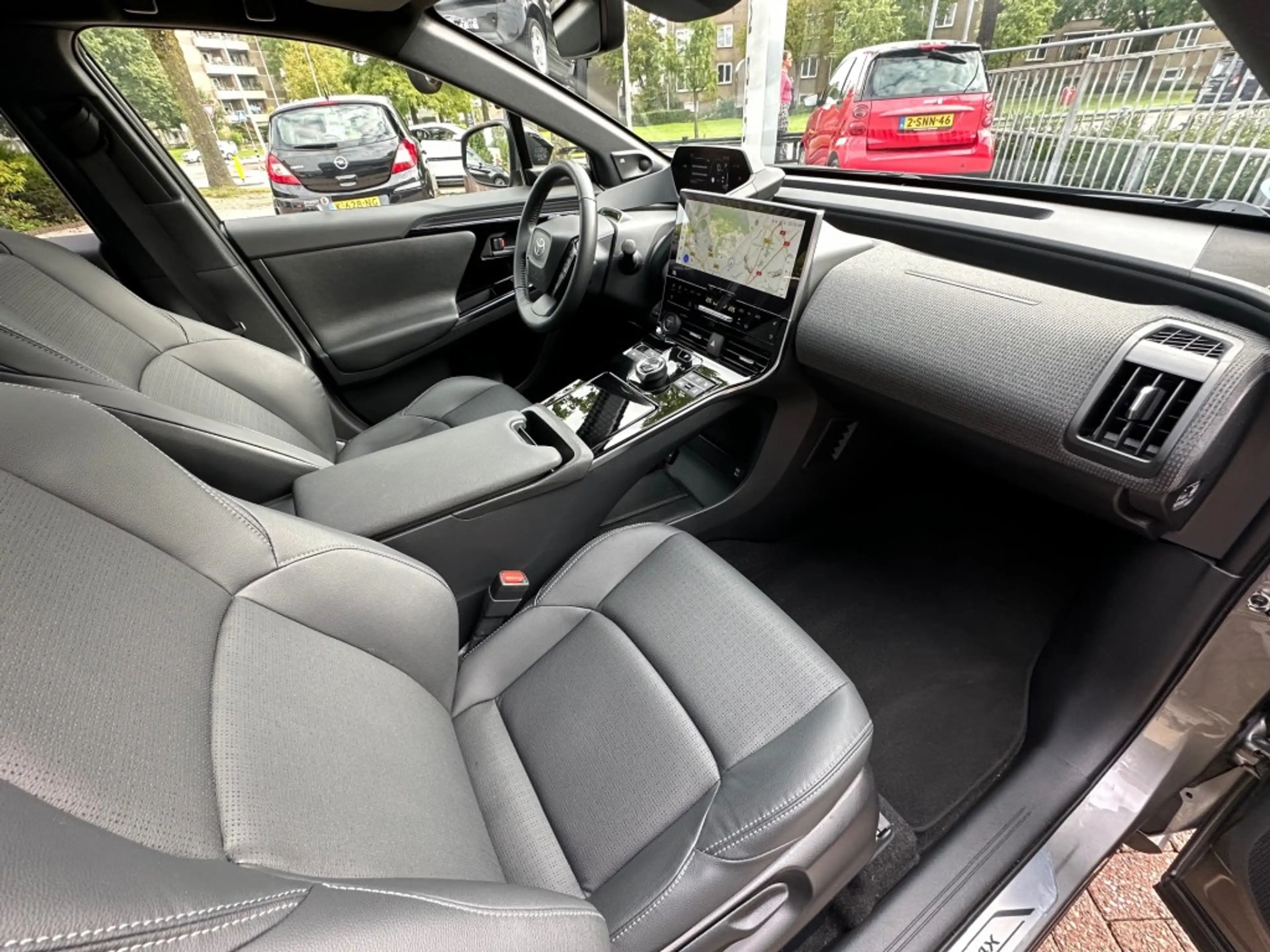 Toyota bZ4X Premium 4WD 71 KWH Glazen dak Leder JBL Stoelverw. — photo 10