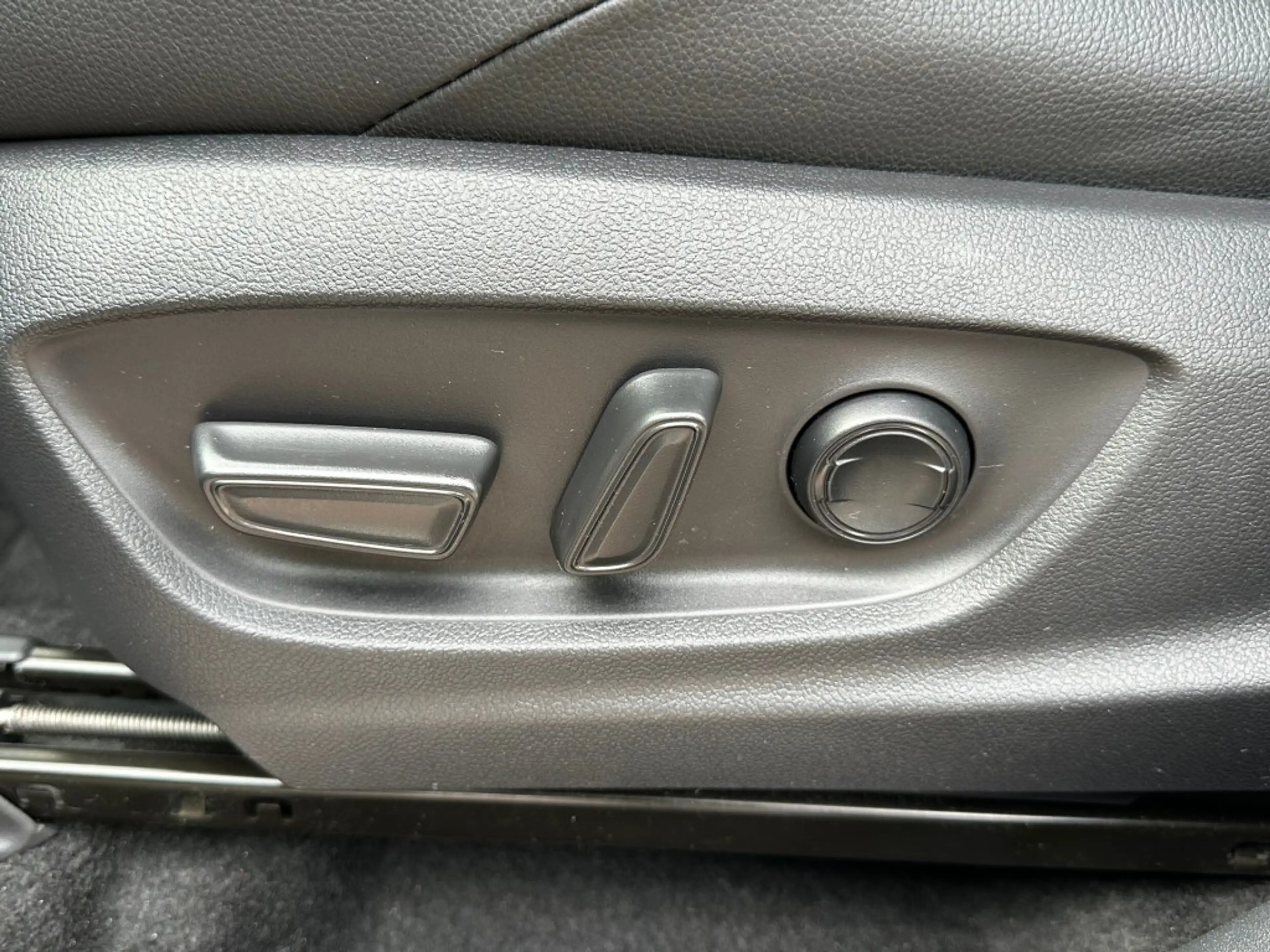 Toyota bZ4X Premium 4WD 71 KWH Glazen dak Leder JBL Stoelverw. — photo 26