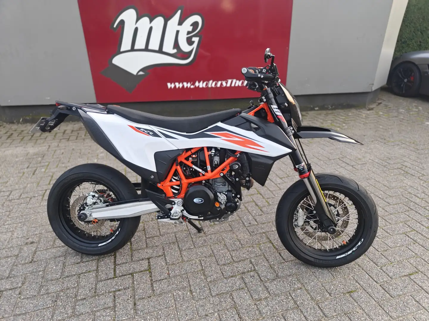 KTM 690 SMC R Oranje - 2