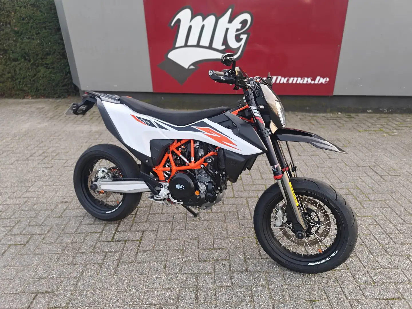 KTM 690 SMC R Oranje - 1