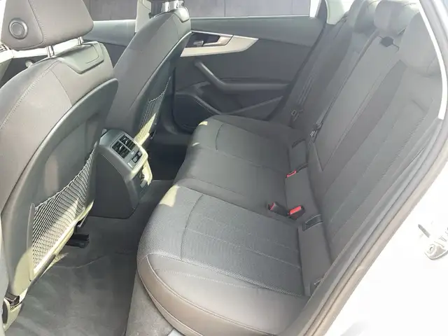 Audi A4 view 11