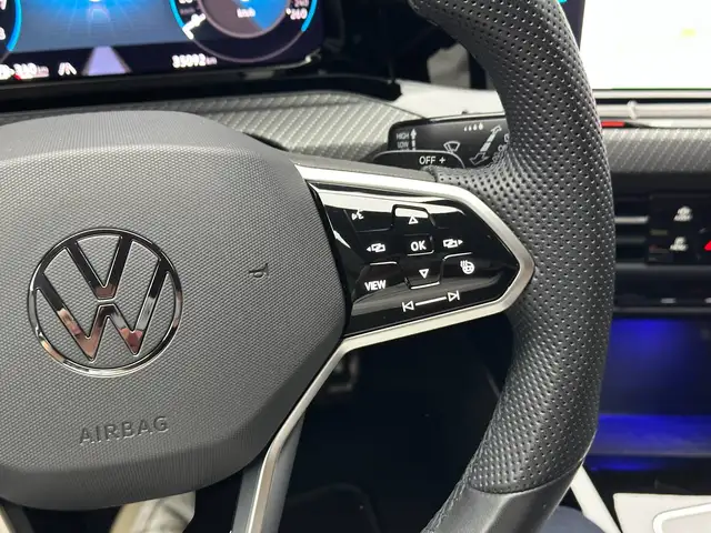 Volkswagen Golf view 18