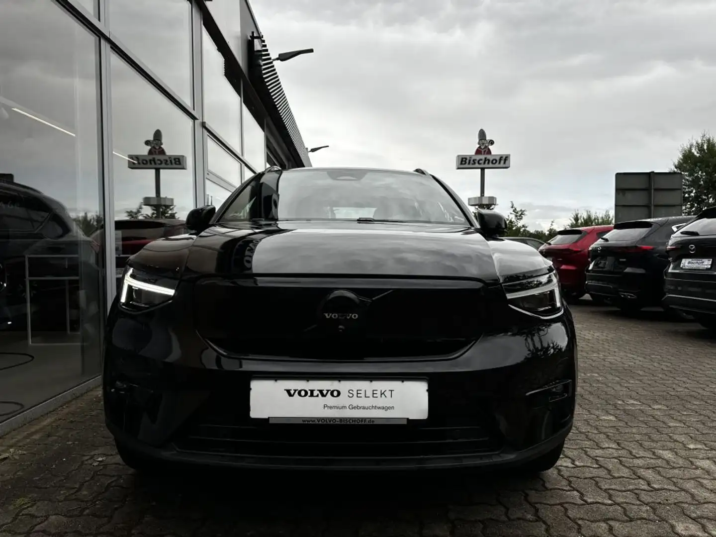 Volvo EX40 Fully Electric Twin Motor Performance AWD Ultra Bl Schwarz - 1