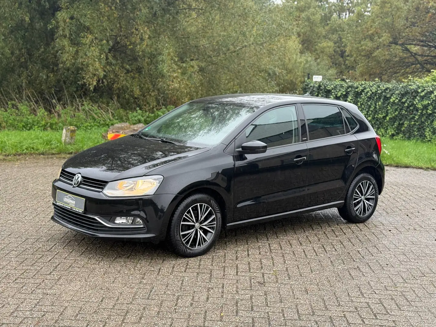 Volkswagen Polo 1.0 High Line PDC I NAVI I CLIMA I BLUETOOTH I WEI Noir - 1