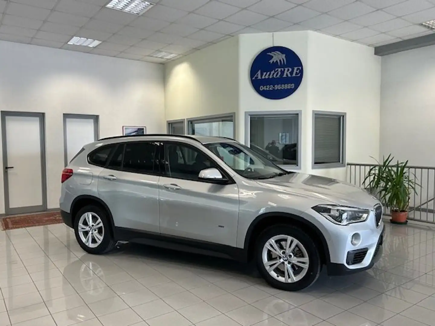 BMW X1 X1 xdrive18d Business autom. Zilver - 1