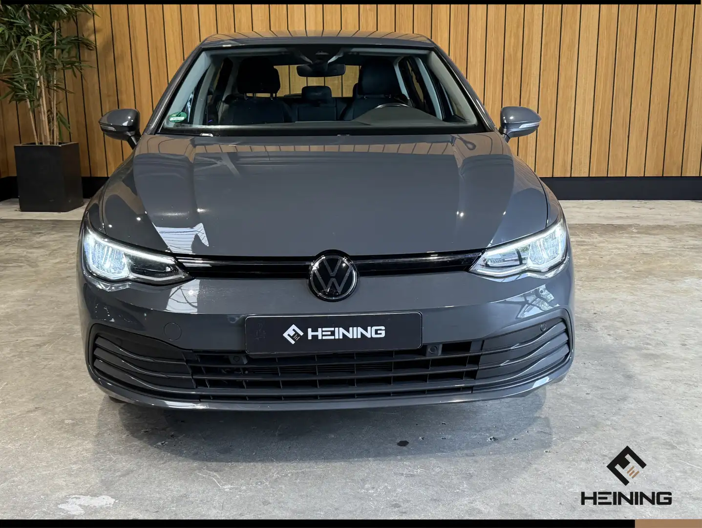 Volkswagen Golf 1.0 eTSI Life. Automaat. Navi. Apple carplay. Adap Grijs - 2