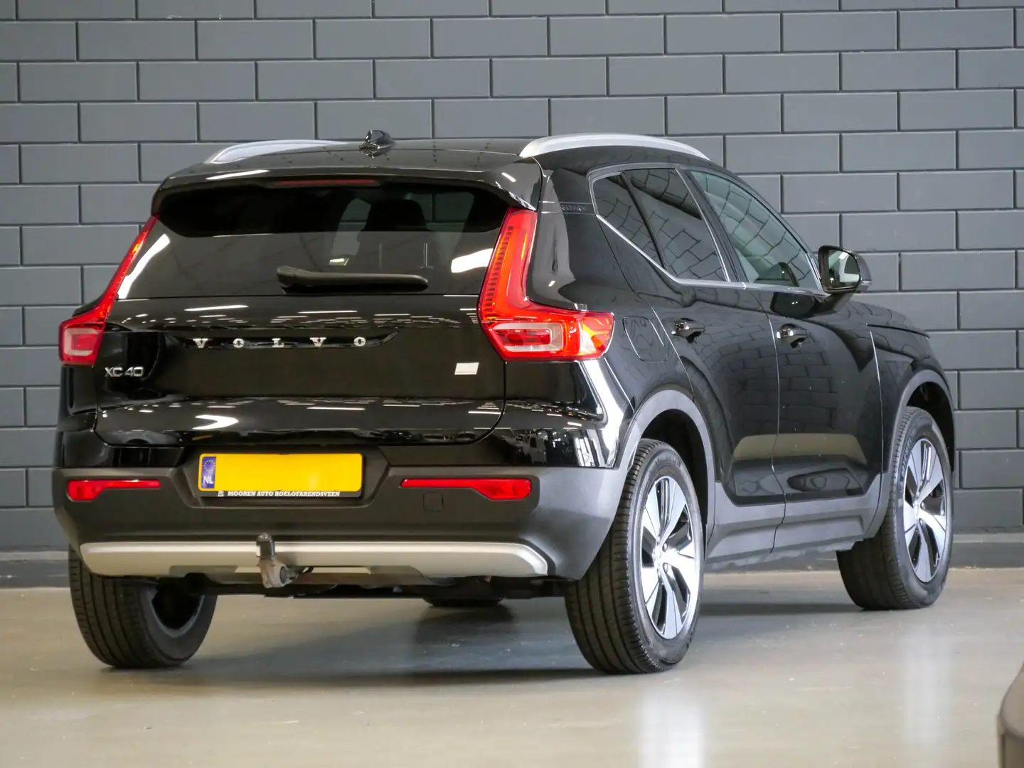 Volvo XC40 1.5 T4 Recharge Inscription Expression | TREKHAAK Zwart - 2