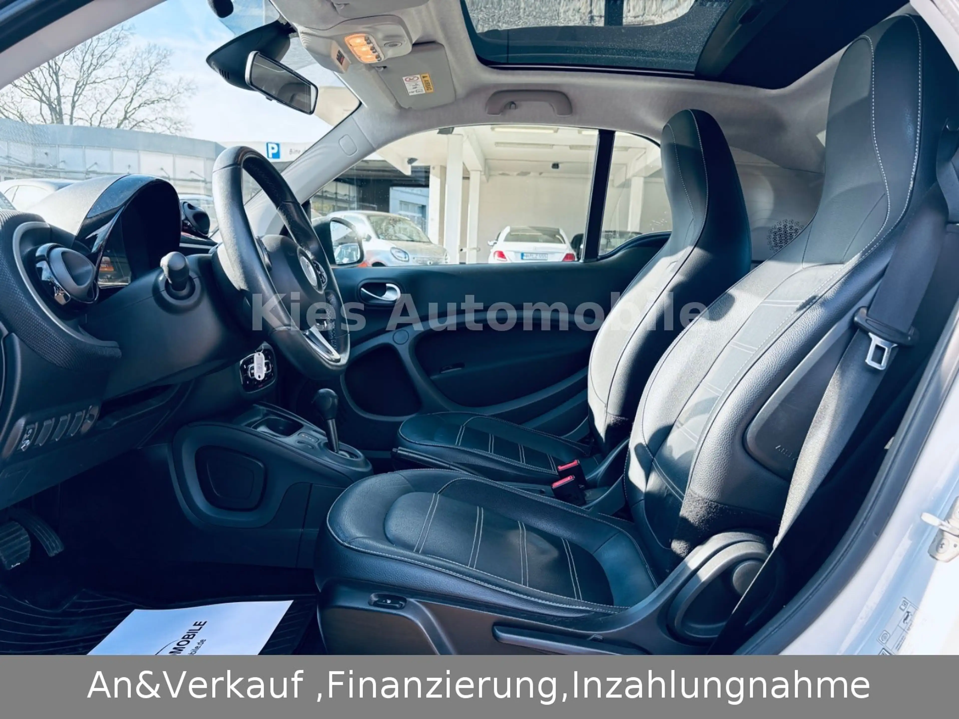 smart forTwo Prime 90Ps AUTOM/NAVI/PANO/LEDER/CARPLAY — photo 15