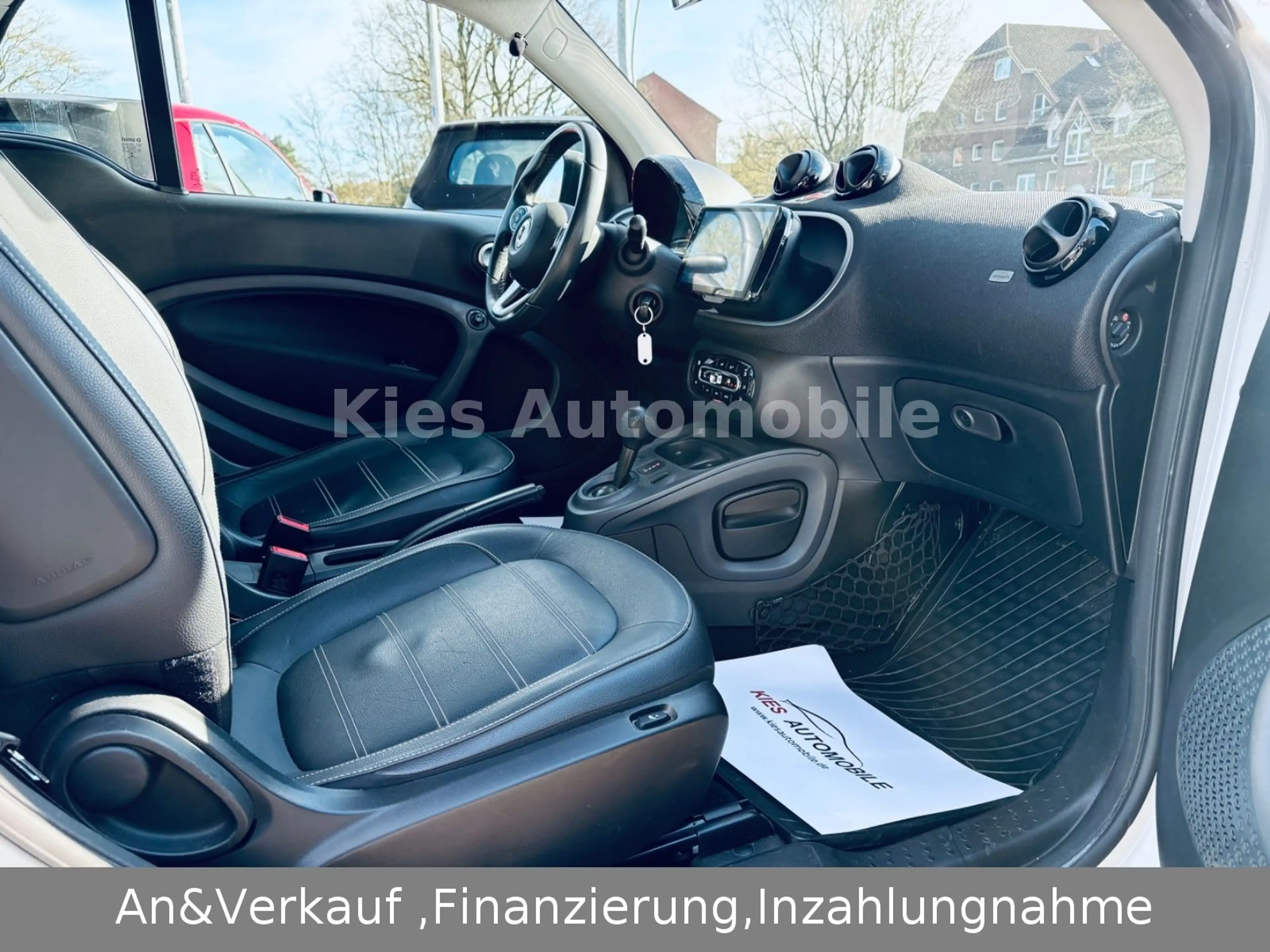 smart forTwo Prime 90Ps AUTOM/NAVI/PANO/LEDER/CARPLAY — photo 11