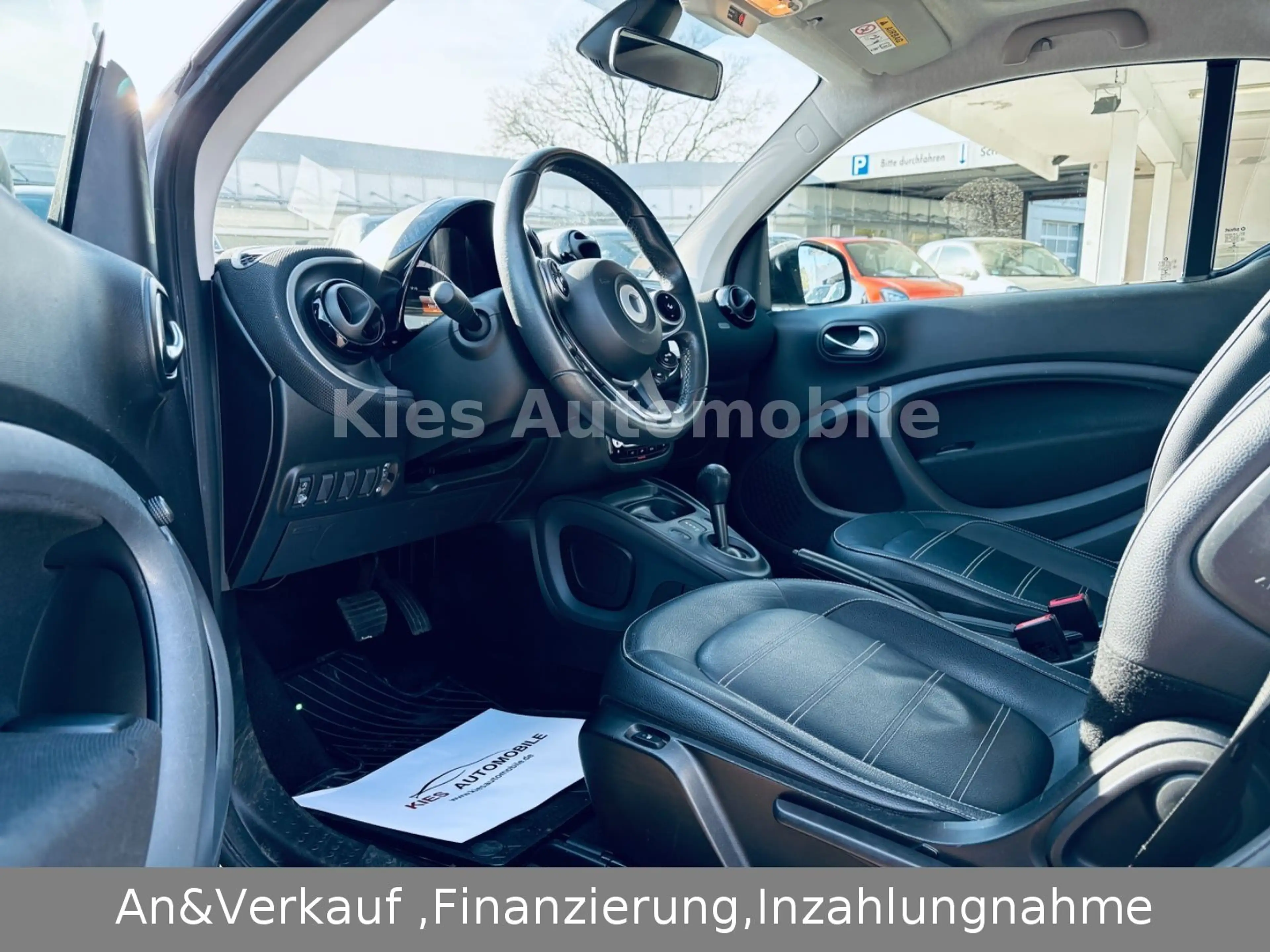 smart forTwo Prime 90Ps AUTOM/NAVI/PANO/LEDER/CARPLAY — photo 12