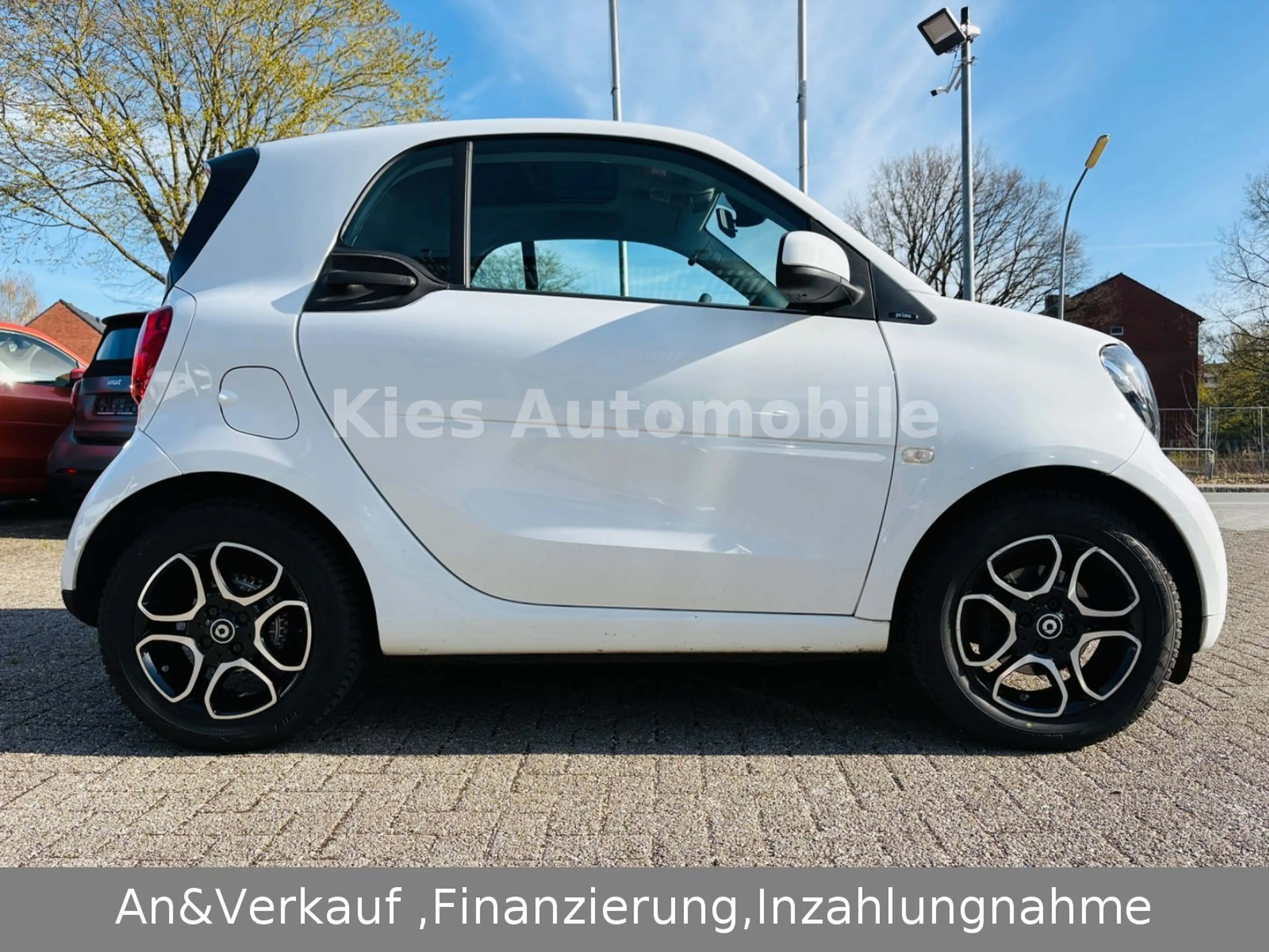 smart forTwo Prime 90Ps AUTOM/NAVI/PANO/LEDER/CARPLAY — photo 6