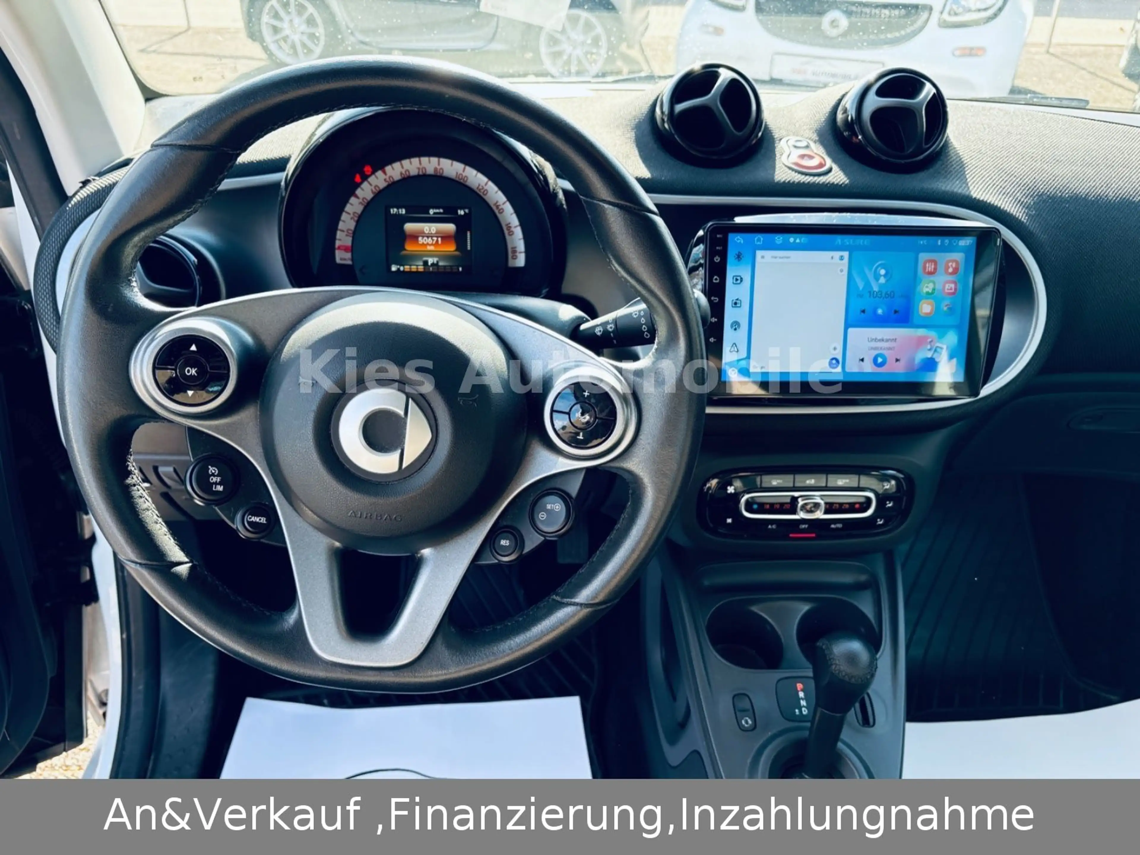 smart forTwo Prime 90Ps AUTOM/NAVI/PANO/LEDER/CARPLAY — photo 9