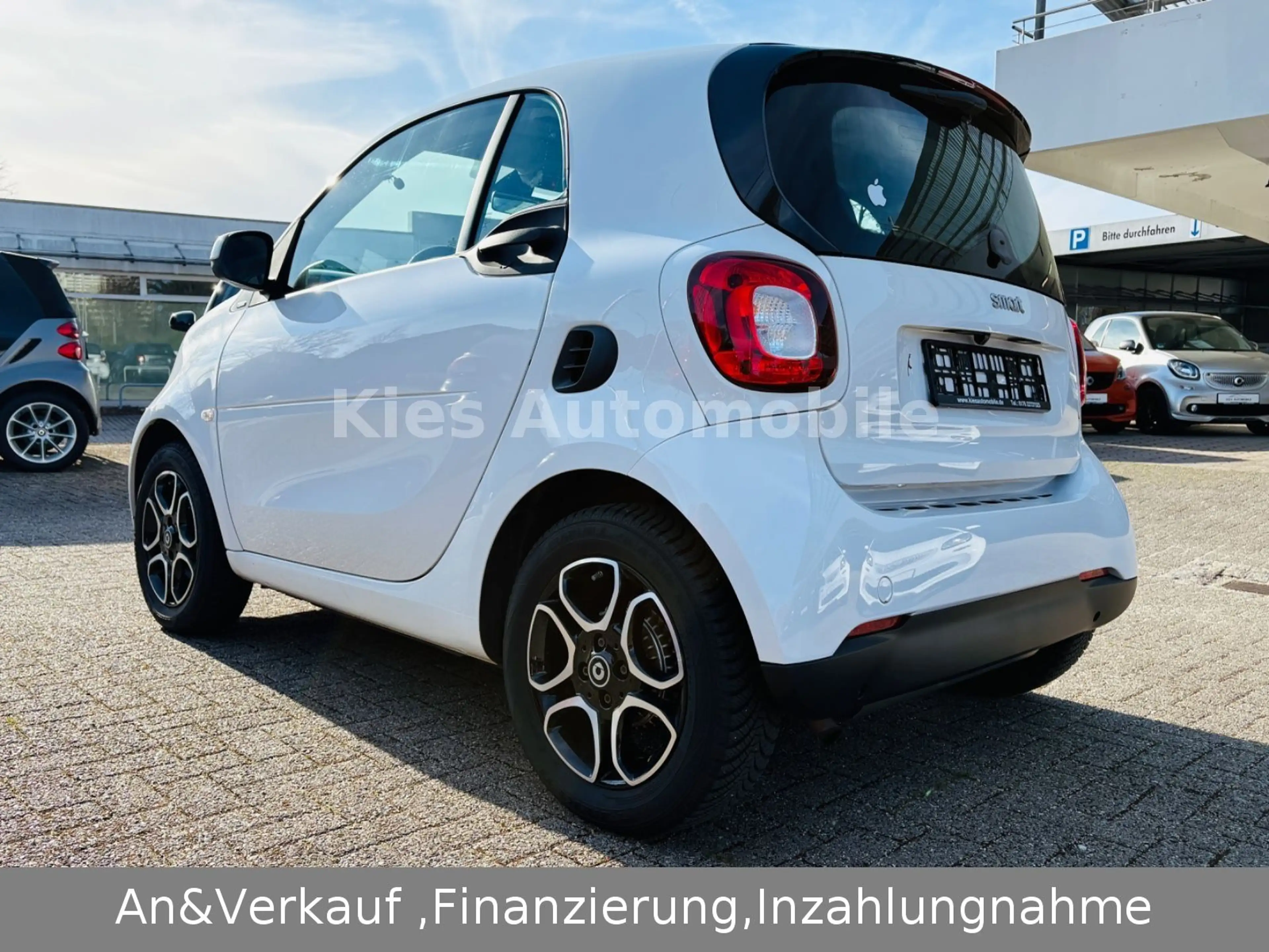 smart forTwo Prime 90Ps AUTOM/NAVI/PANO/LEDER/CARPLAY — photo 4