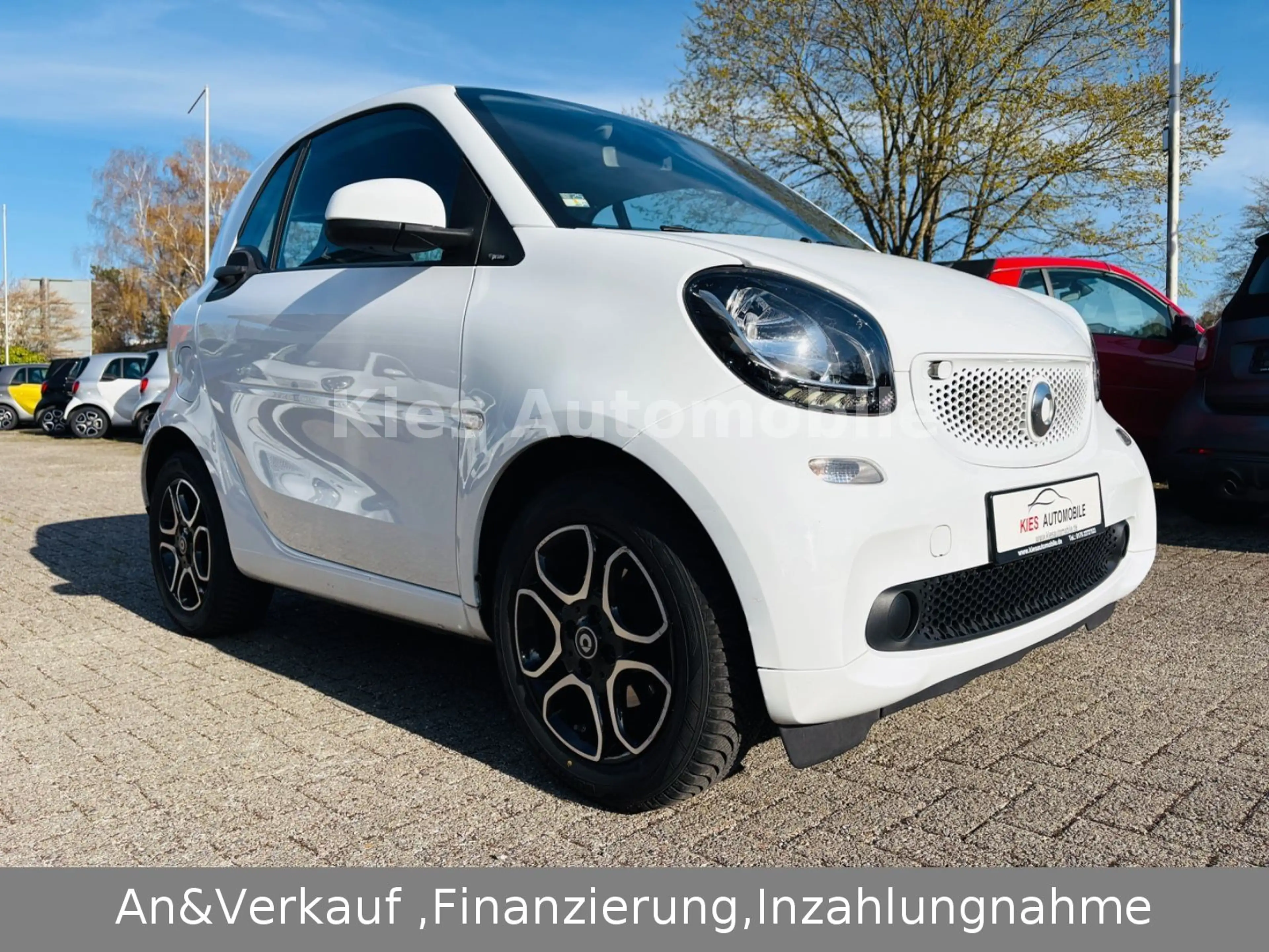 smart forTwo Prime 90Ps AUTOM/NAVI/PANO/LEDER/CARPLAY — photo 2