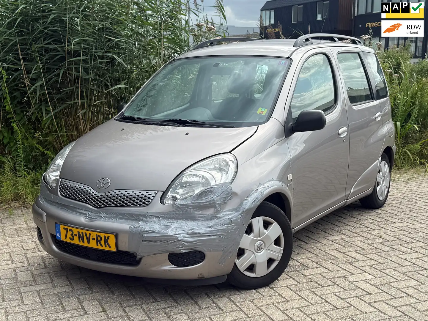 Toyota Yaris Verso 1.5 VVT-i Sol Airco Grijs - 1