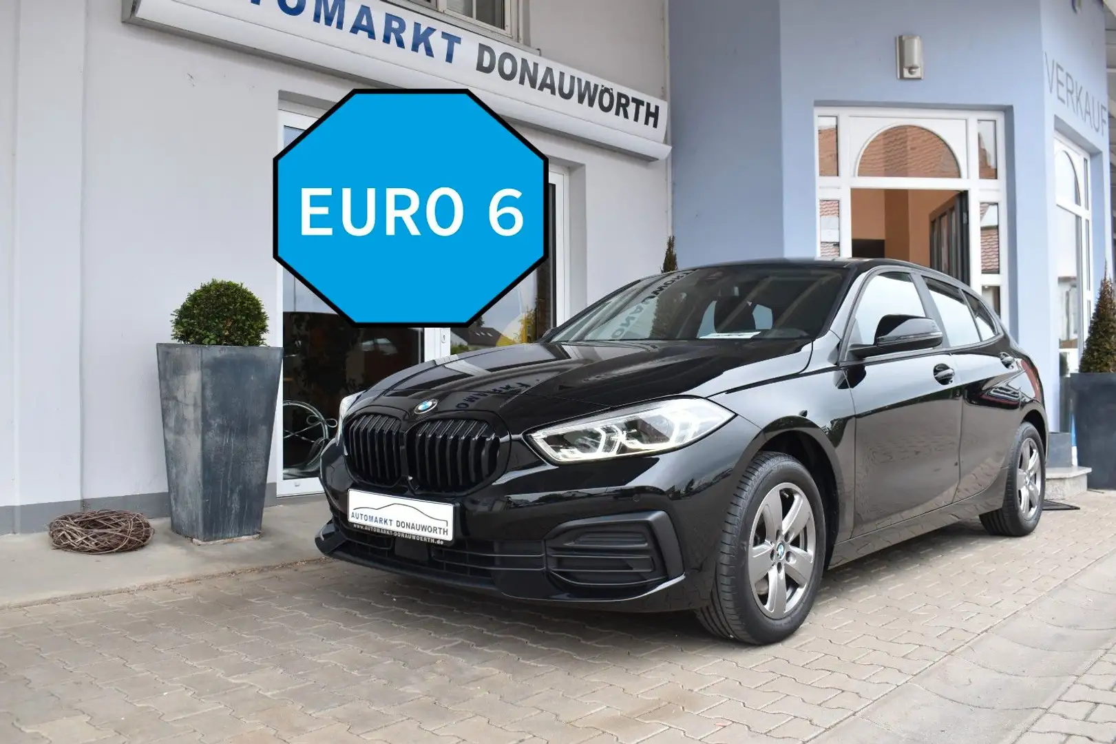 BMW 118 i Aut. Advantage Navi Sitzhzg LED Klimaaut. Schwarz - 2