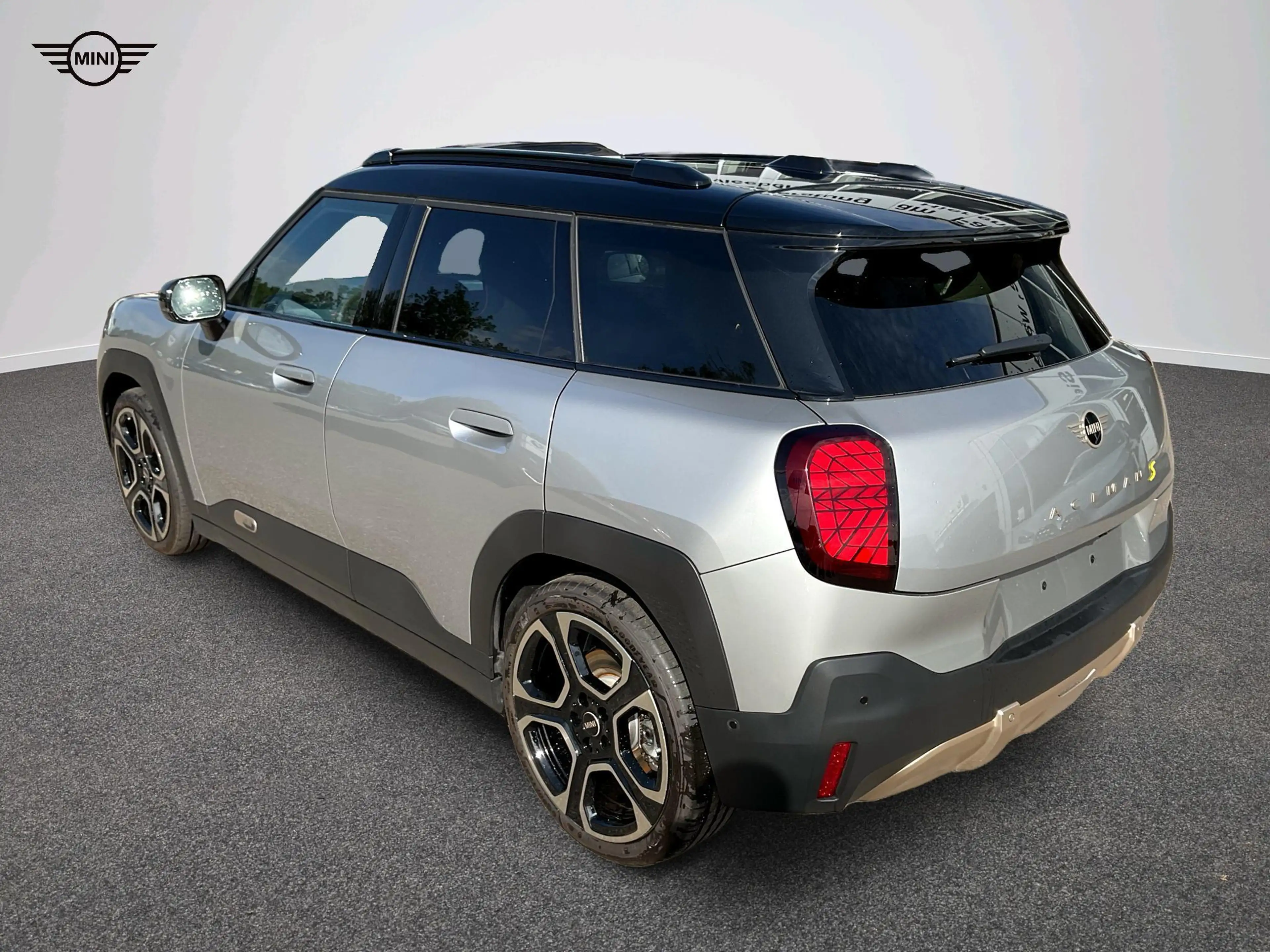 MINI Aceman Favoured Trim — photo 4