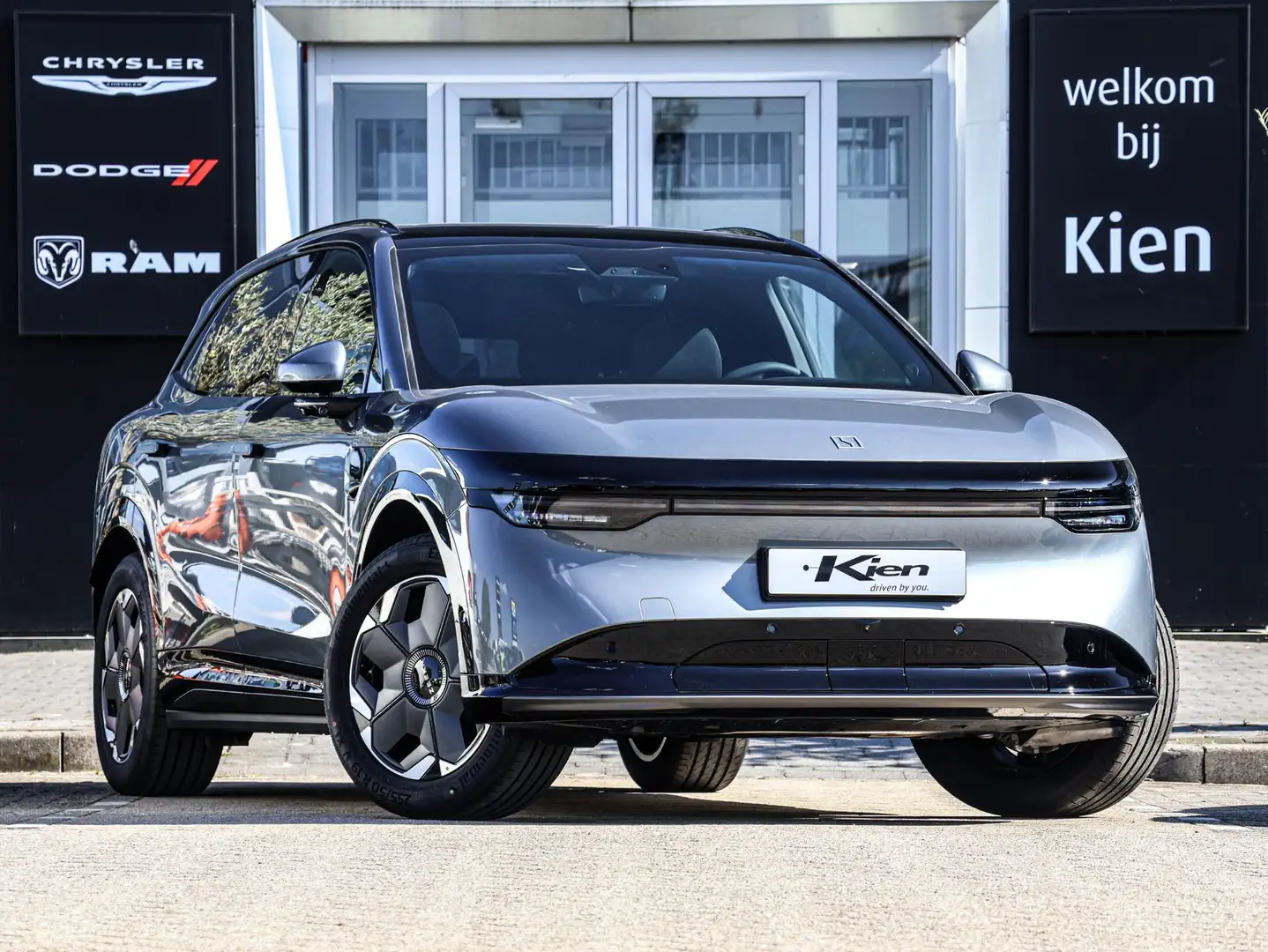 Zeekr 7X Core 75 kWh | Fiscaal € 49.990 | Pano | LCC | 480k Grau - 1