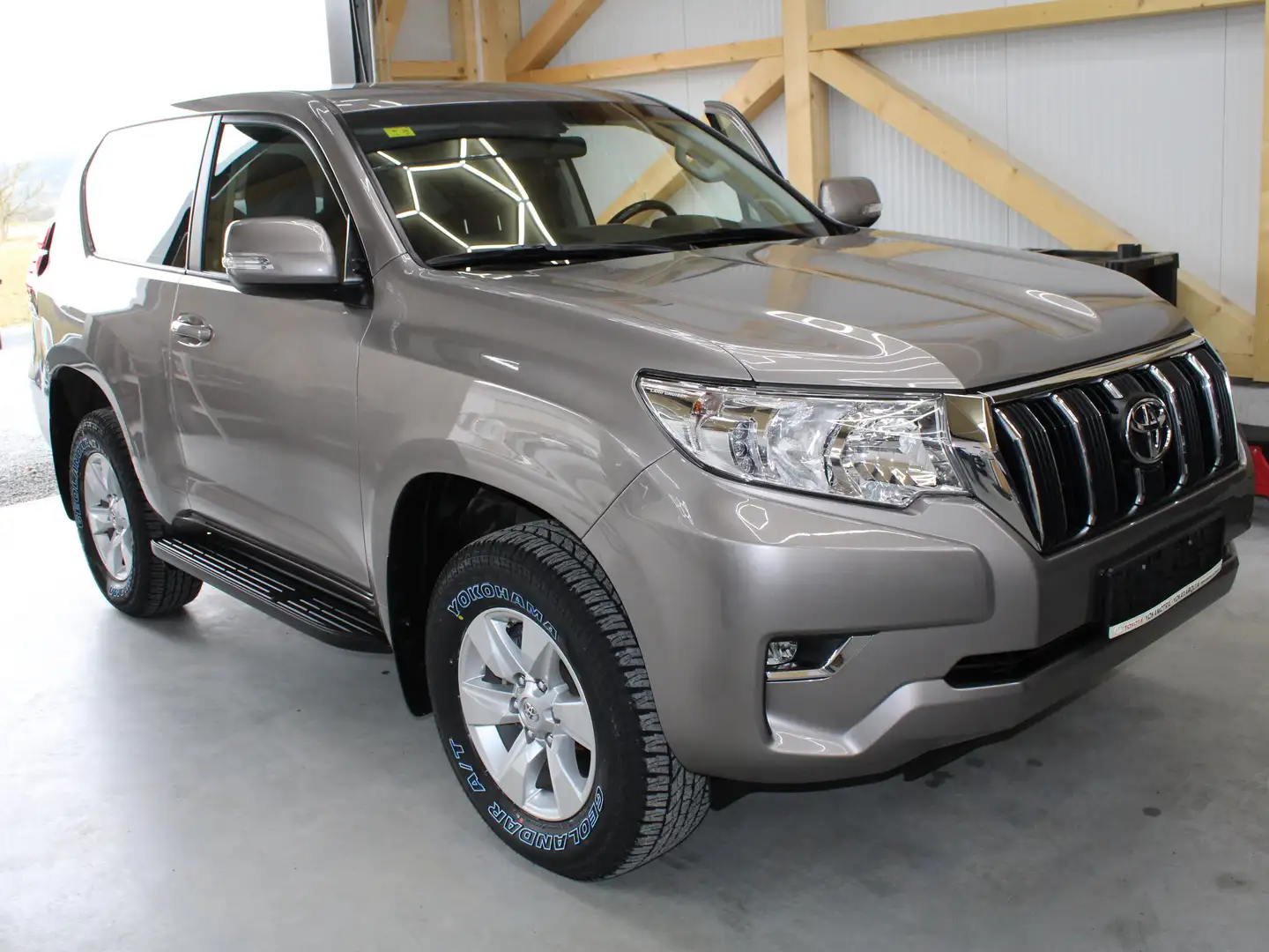 Toyota Land Cruiser Comfort Grau - 1