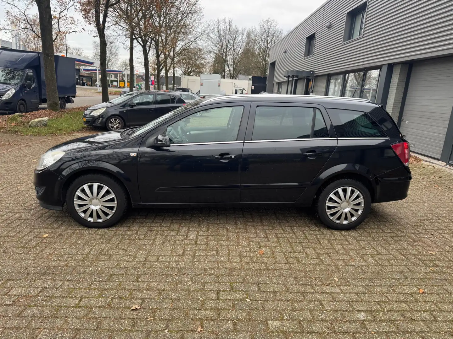 Opel Astra Wagon 1.6 Temptation Schwarz - 2
