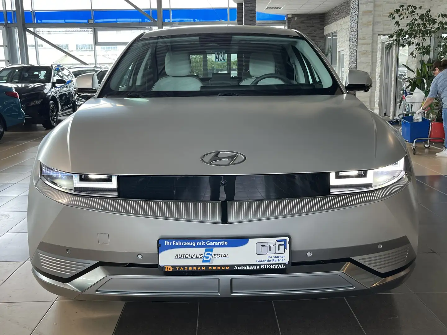 Hyundai IONIQ 5 Uniq Elektro 4WD BOSE NSCC HUD R.Can LED Gold - 2