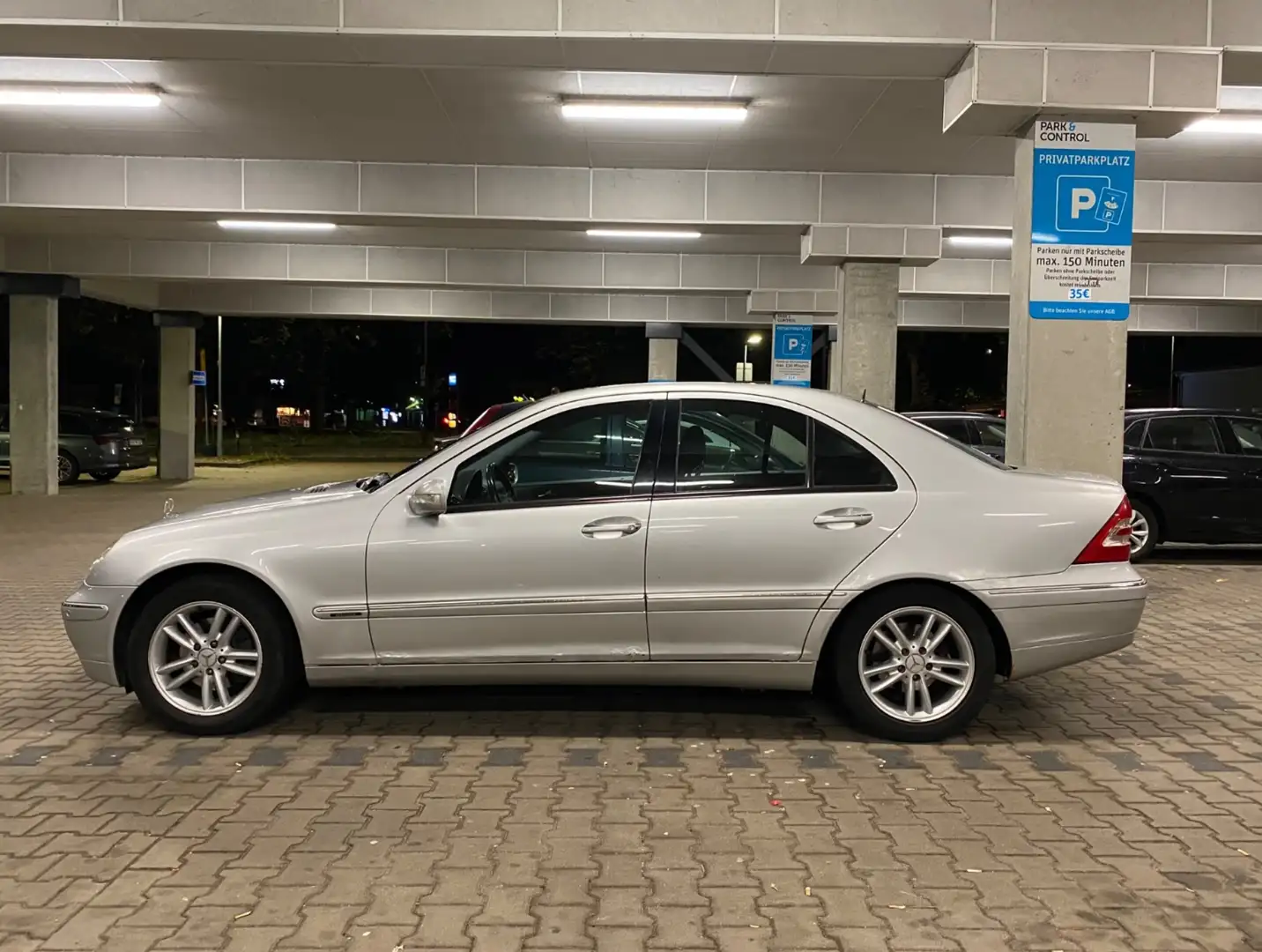 Mercedes-Benz 200 200 - 1