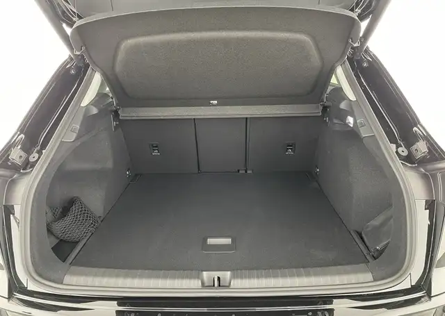 Audi Q3 view 7