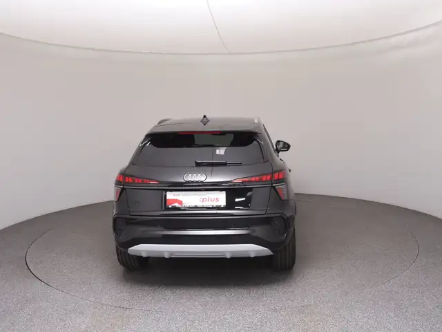 Audi Q3 view 6
