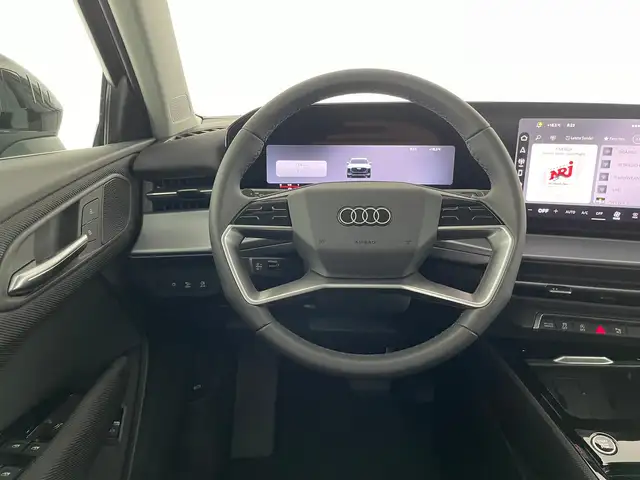 Audi Q3 view 12