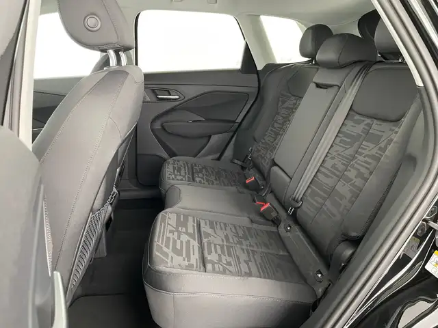 Audi Q3 view 11